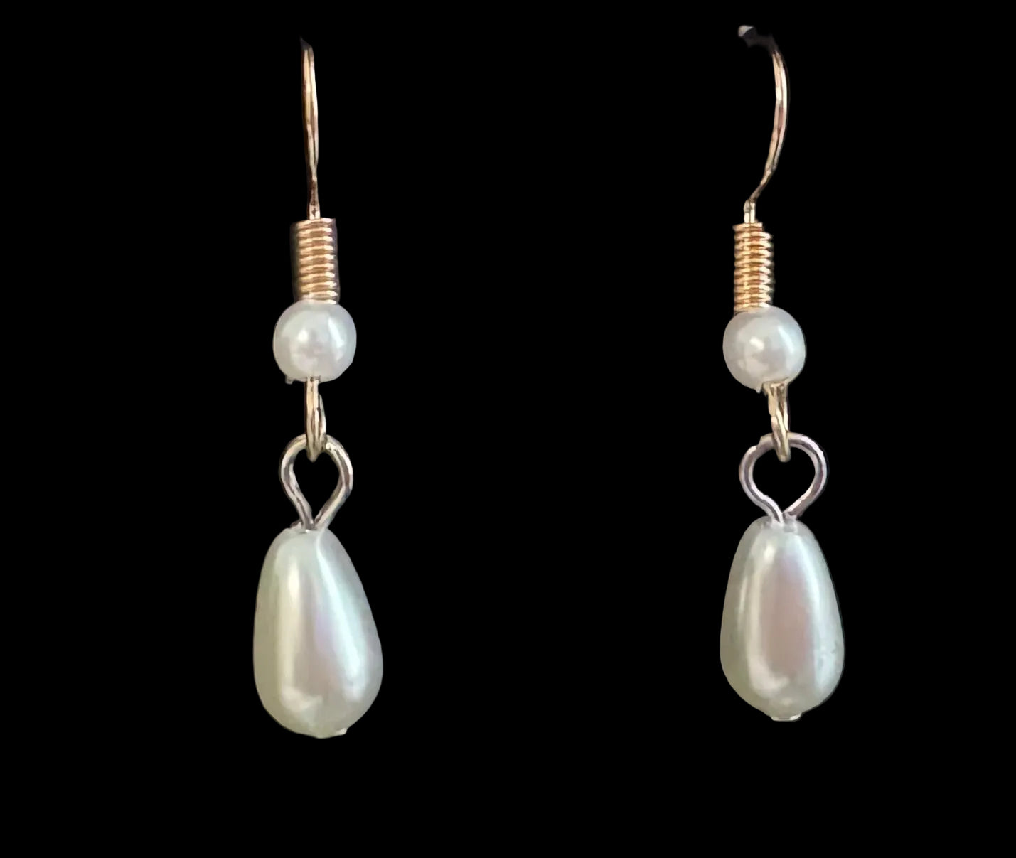 Simple Pearl Earrings